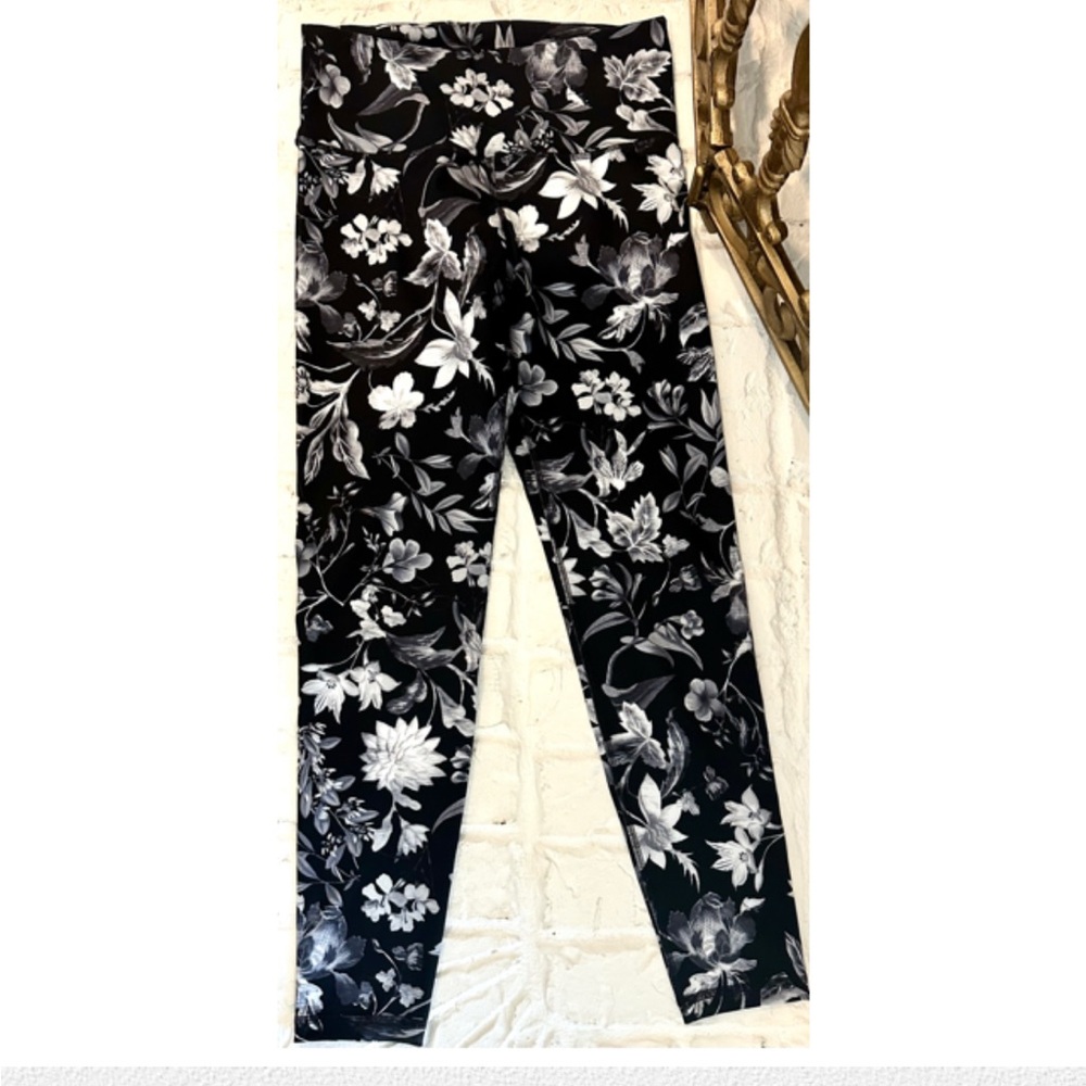 Old Navy “awesome” active wear leggings!
